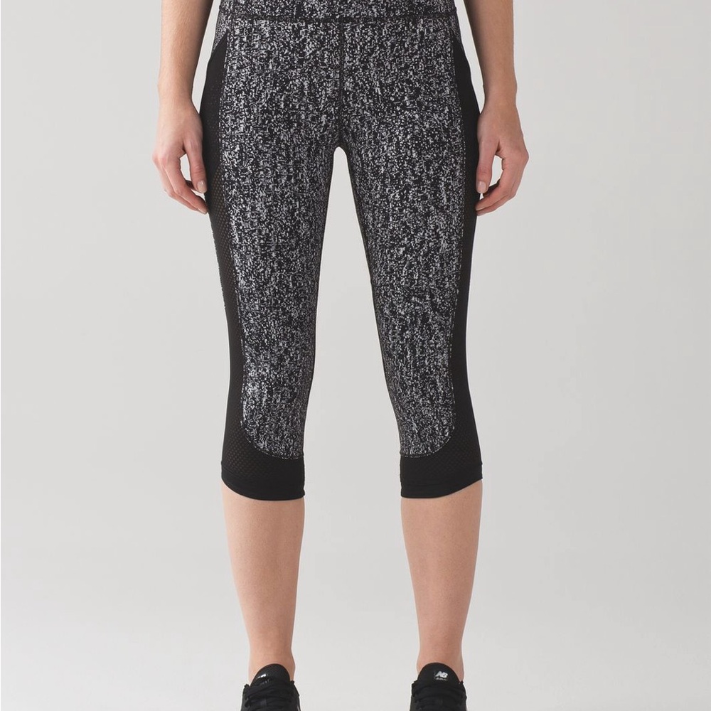 Lululemon Fit Physique Crop (19") - Luon Suited Jacquard Black White
